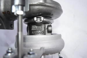 4043974/2835143/4043978/4955964/4956031/3781989/3781990 Турбокомпрессор HOLSET HE221W (под тупым углом, автобус) 4ISBe185,4ISDe185 (O+)