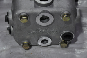 3974548/3974549 Компрессор воздушный 6BT,B5.9-180,EQB180-20,210-20 (головка маленькая, с патрубком) (C)