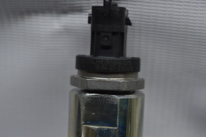 5259689/0445224013 Рампа топл.форсунок с датчиком ISF3.8 0445224013 (О+)