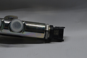 5259689/0445224013 Рампа топл.форсунок с датчиком ISF3.8 0445224013 (О+)